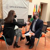 Jesús Cimarro entrevistado por Julia Romero. La Brújula de Extremadura 