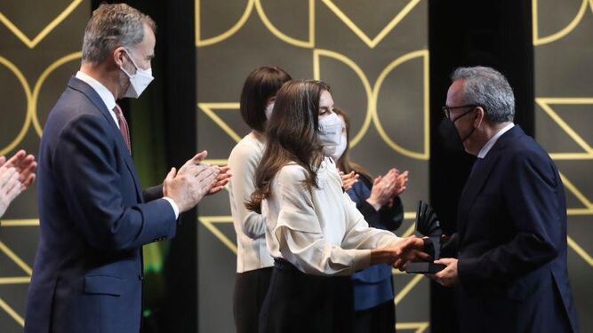 Cosentino recibe el Premio Nacional de Innovación de manos del Rey Cosentino recibe el Premio Nacional de Innovación de manos del Rey