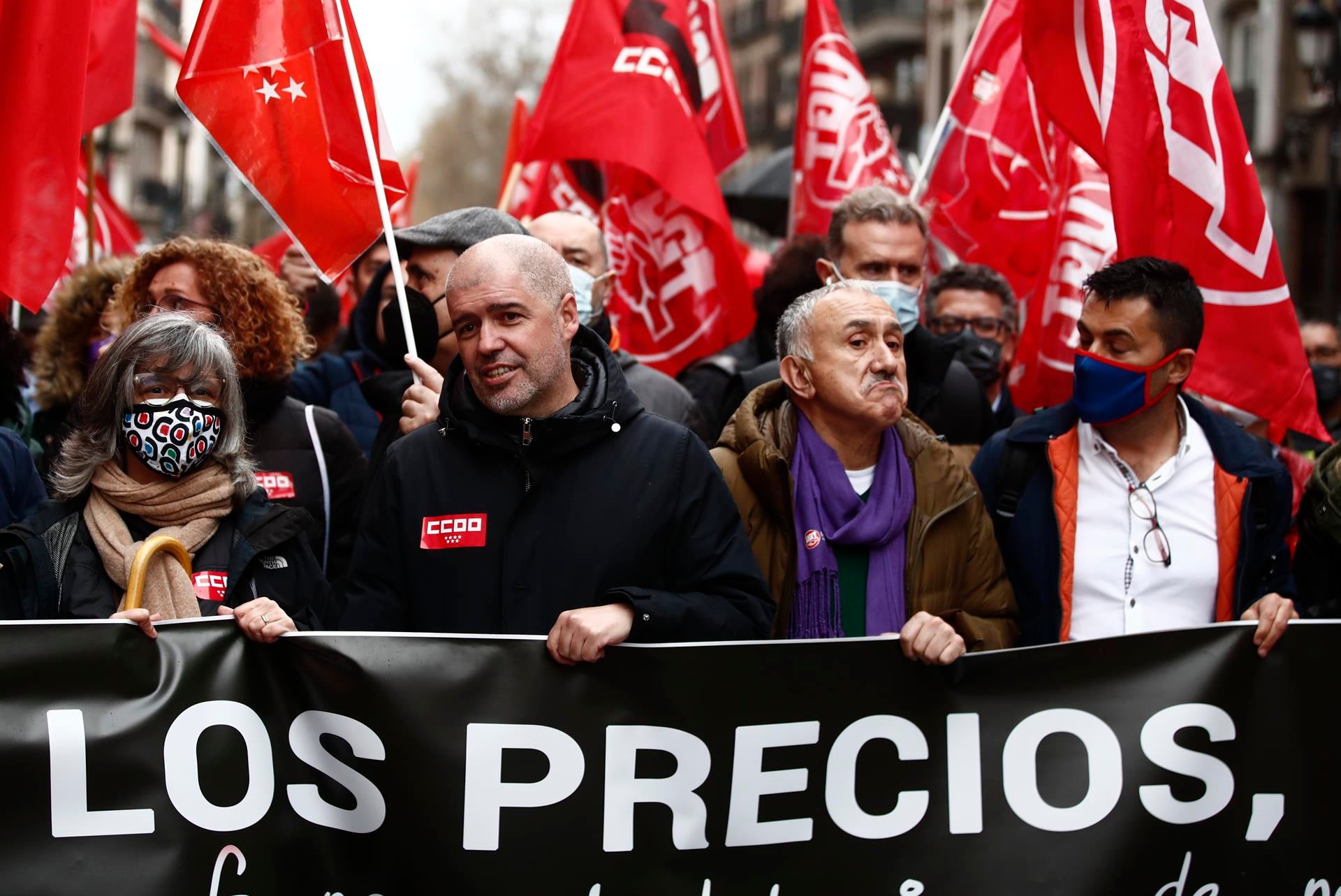 Sindicatos, autónomos y consumidores piden al Gobierno "regular" el precio de la energía y "proteger" el empleo Sindicatos, autónomos y consumidores piden al Gobierno "regular" el precio de la energía y "proteger" el empleo