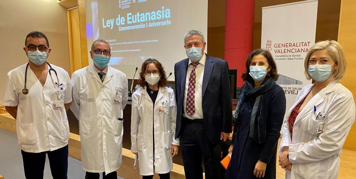 El Hospital Universitario de Torrevieja conmemora el primer aniversario de la ley de eutanasia El Hospital Universitario de Torrevieja conmemora el primer aniversario de la ley de eutanasia