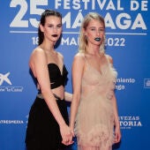 Milena Smit y Olivia Baglivi en el Festival de Málaga