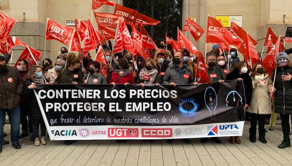 Sindicatos a las puertas de la Subdelegación del Gobierno en Albacete