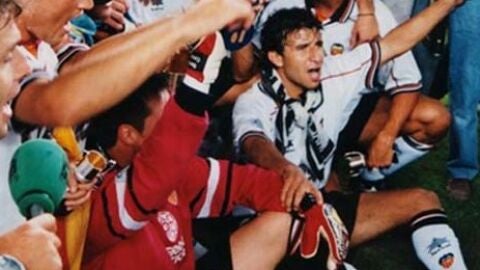 Luis Milla campe&oacute;n de Copa con el Valencia en la Cartuja