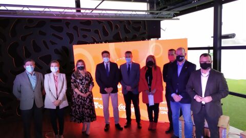 Foto de familia con los organizadores y asistentes a la presentación de Alicante #PorElClima Foto de familia con los organizadores y asistentes a la presentación de Alicante #PorElClima
