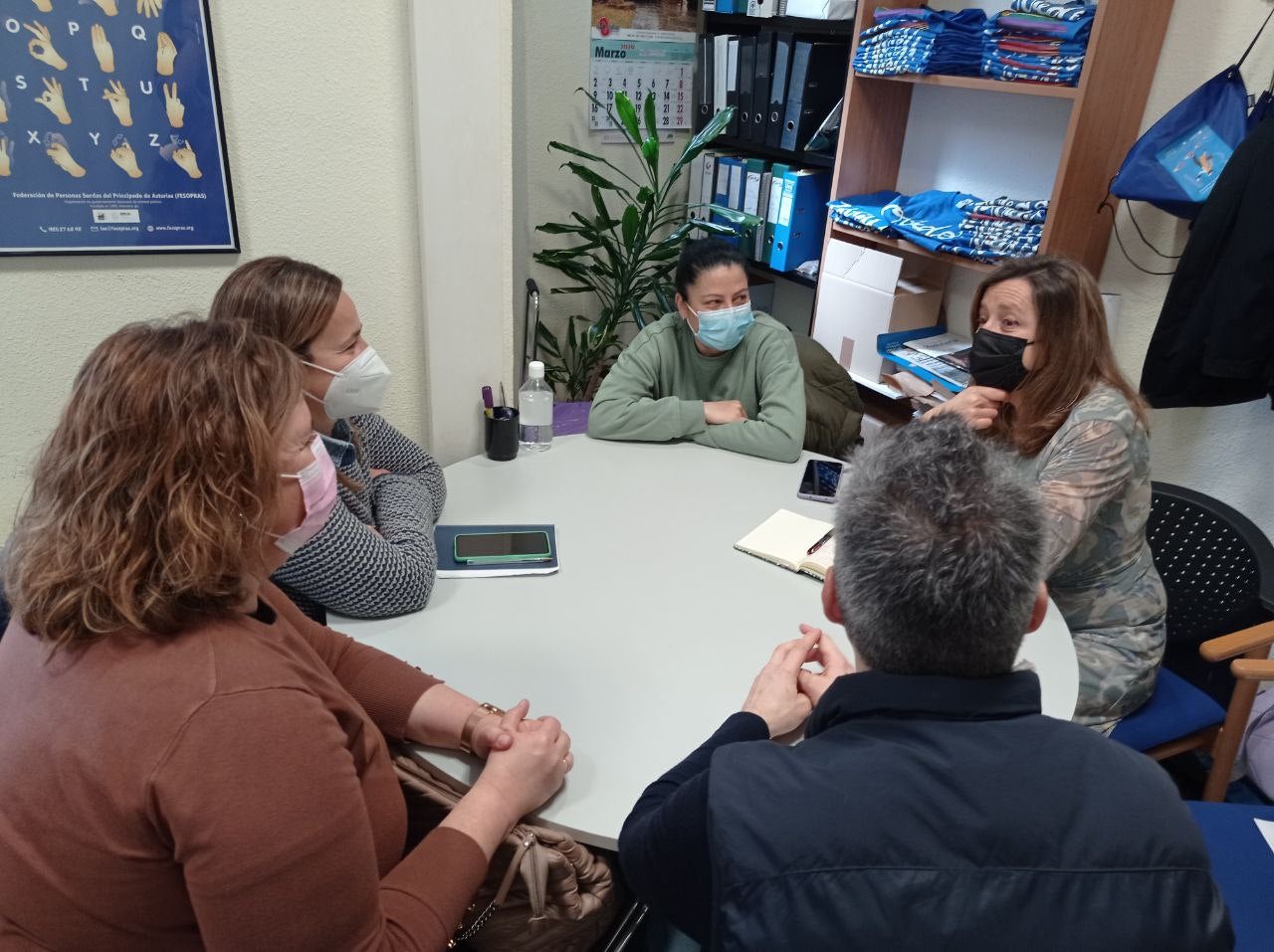 Somos denuncia un posible cierre encubierto de los gimnasios de Azcárraga y Otero Somos denuncia un posible cierre encubierto de los gimnasios de Azcárraga y Otero