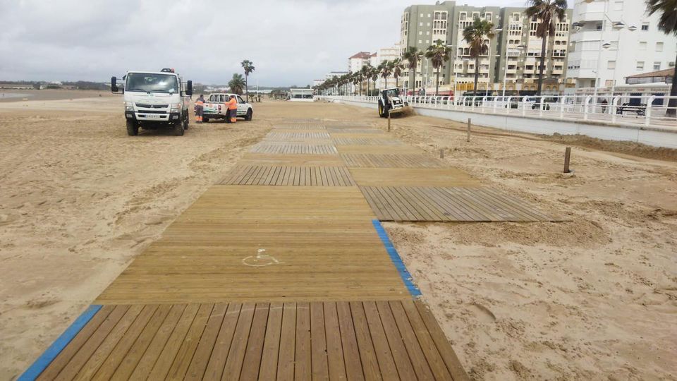 El Puerto comienza a preparar su litoral para la primavera y la Semana Santa El Puerto comienza a preparar su litoral para la primavera y la Semana Santa