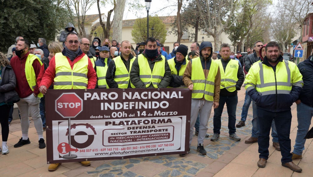 Pancarta con las proclamas de la Plataforma en Defensa del Trasporte