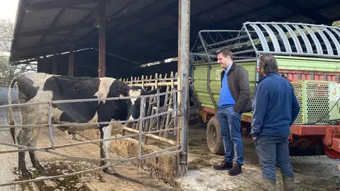 Pumares durante la visita Pumares durante la visita