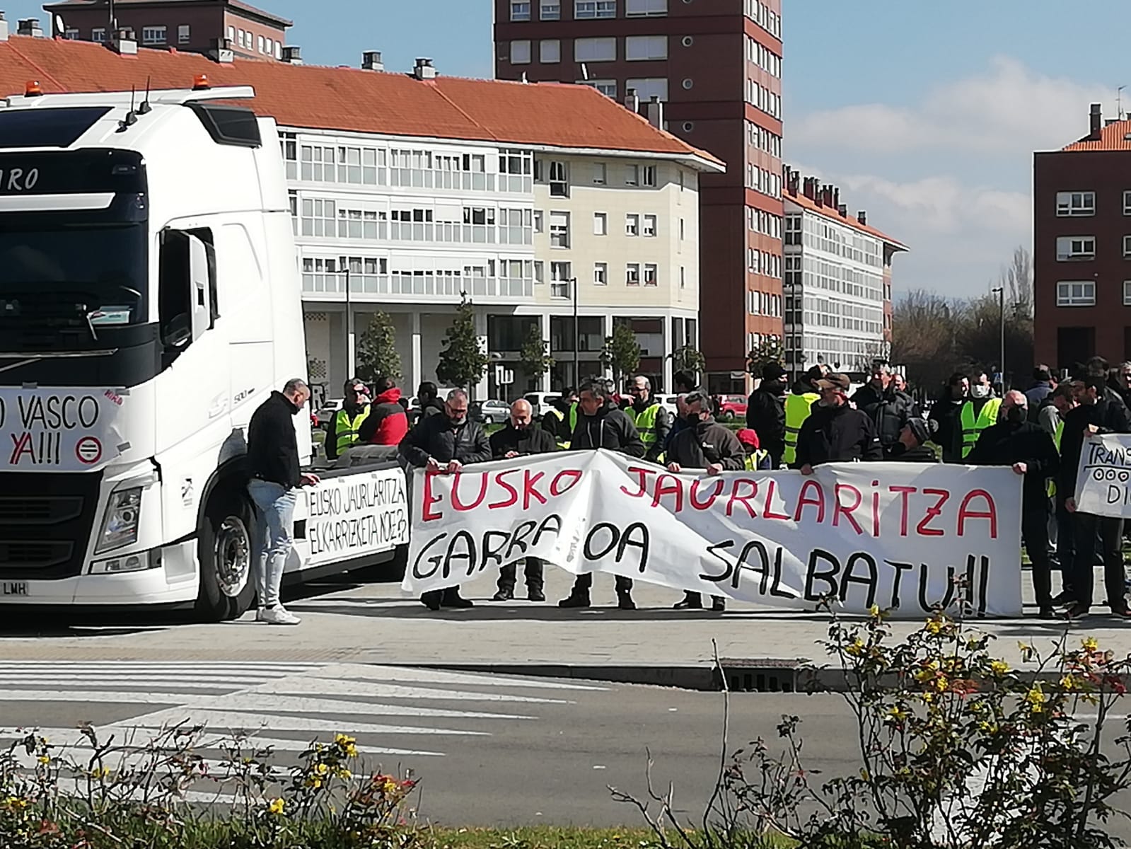 El Gobierno vasco creará una mesa negociadora con los transportistas El Gobierno vasco creará una mesa negociadora con los transportistas