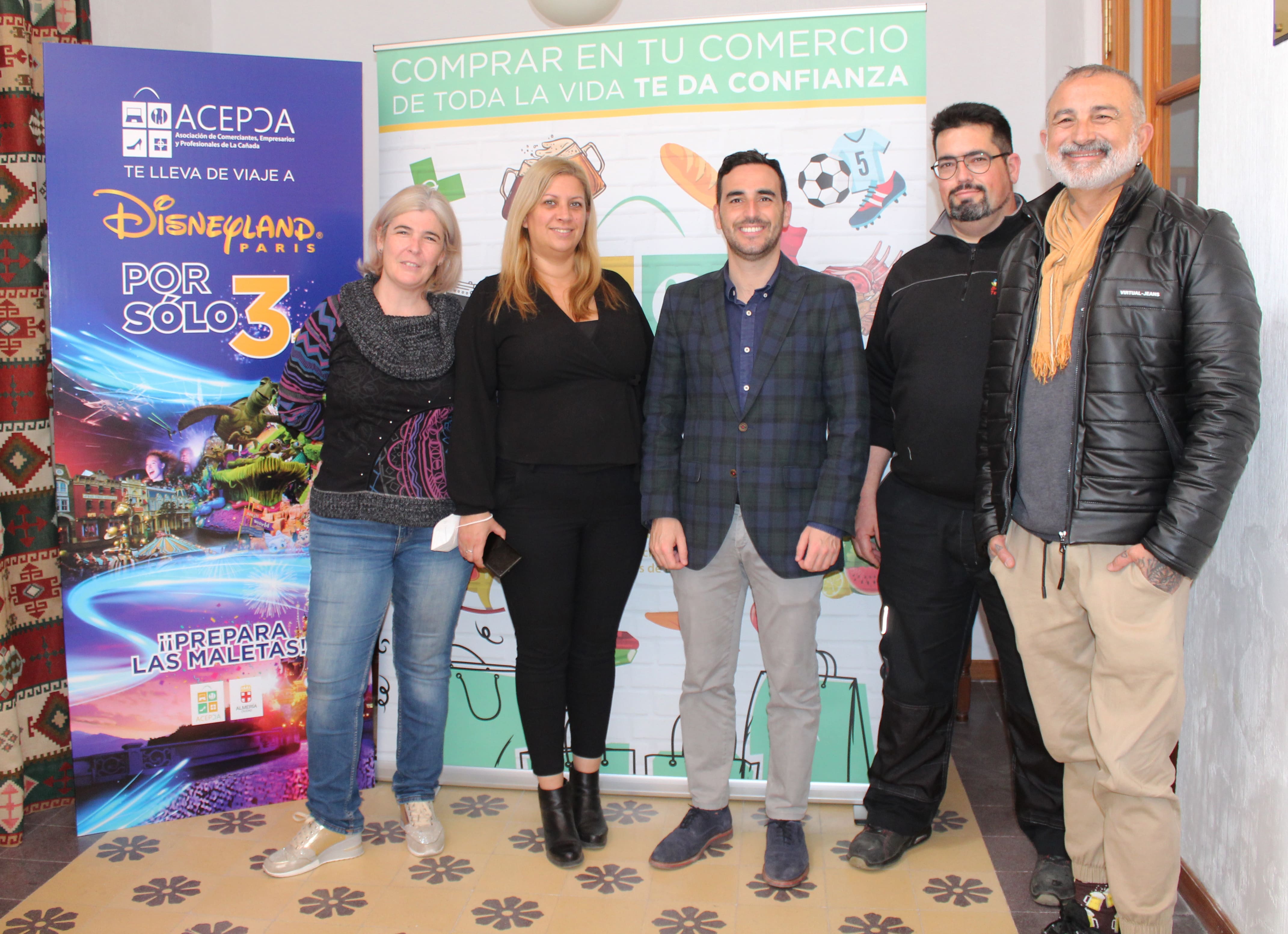 Los comerciantes de La Cañada sortean un viaje a Disneyland París entre sus clientes Los comerciantes de La Cañada sortean un viaje a Disneyland París entre sus clientes