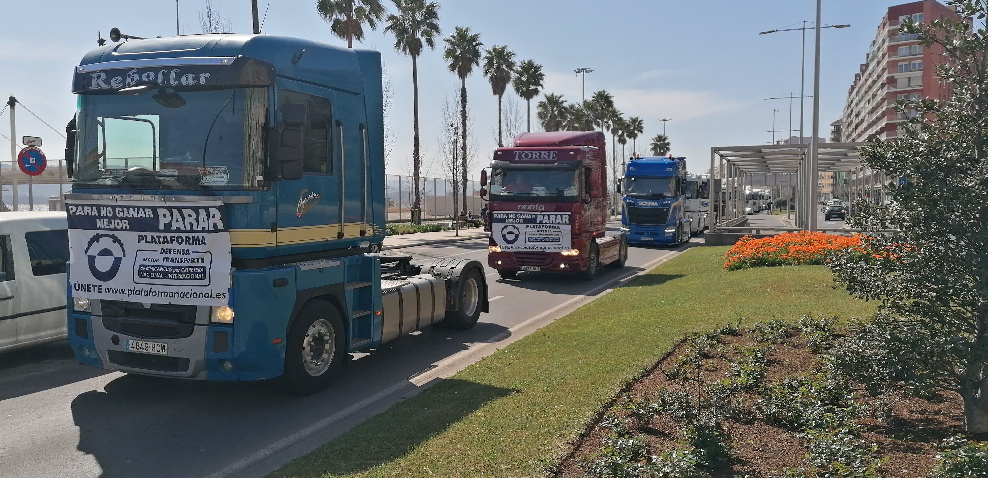 Más de 400 camioneros marchan lentamente por Santander Más de 400 camioneros marchan lentamente por Santander