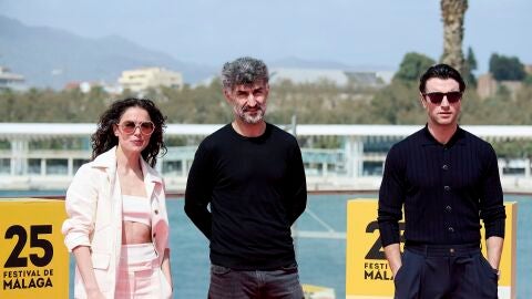 La actriz Patricia L&oacute;pez Arnaiz, el director Ibon Cormenzana y el actor Javier Rey presentan 'La cima' en el Festival de M&aacute;laga