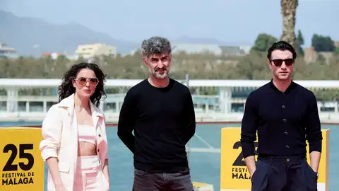La actriz Patricia López Arnaiz, el director Ibon Cormenzana y el actor Javier Rey presentan 'La cima' en el Festival de Málaga La actriz Patricia López Arnaiz, el director Ibon Cormenzana y el actor Javier Rey presentan 'La cima' en el Festival de Málaga
