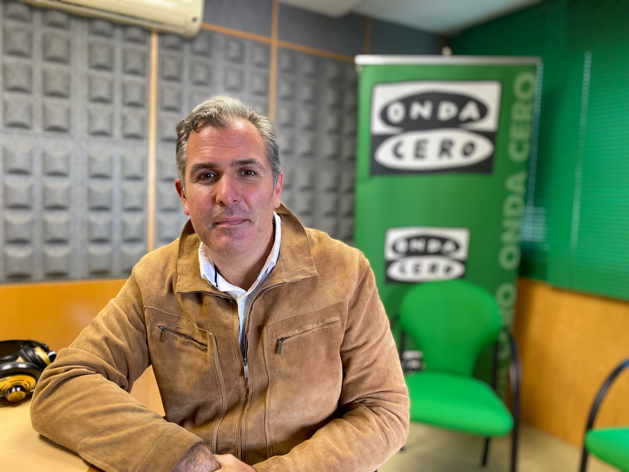 Domínguez: "Recogimos casi 6.000 firmas contra el cierre de Reina Victoria" Domínguez: "Recogimos casi 6.000 firmas contra el cierre de Reina Victoria"