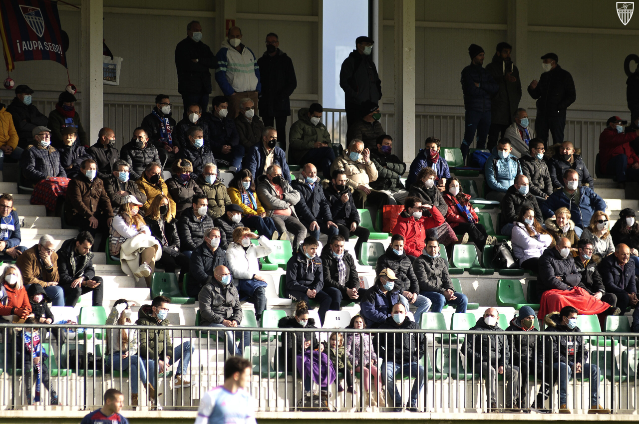 Parada especial en el duelo de la Segoviana con el Móstoles Parada especial en el duelo de la Segoviana con el Móstoles