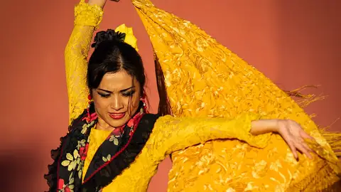 Asami bailando en uno de sus espectáculos Asami bailando en uno de sus espectáculos