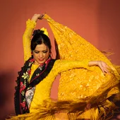 Asami bailando en uno de sus espectáculos Asami bailando en uno de sus espectáculos