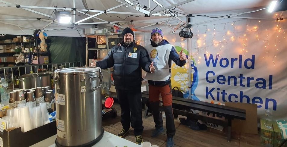 Miguel Gambín (Abuelo Chef) el pueblo Polaco se ha volcado con los refugiados Miguel Gambín (Abuelo Chef) el pueblo Polaco se ha volcado con los refugiados