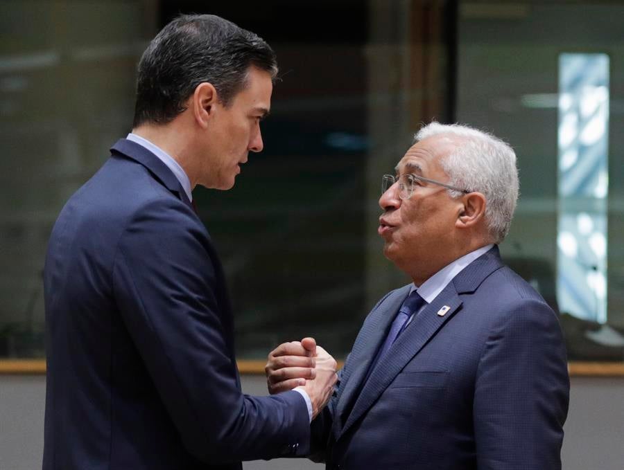 La brújula de la economía: ¿Es bueno para España ser una 'isla energética'? La brújula de la economía: ¿Es bueno para España ser una 'isla energética'?