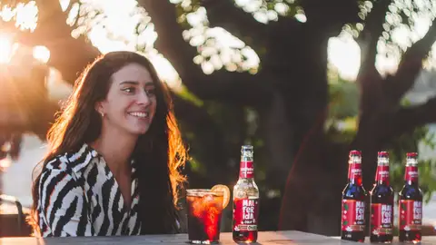 POR FIN NO ES LUNES LUCIA MOMPO