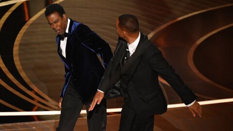 Will Smith propina un pu&ntilde;etazo a Chris Rock durante la gala de los Oscar 2022