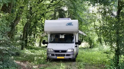 Autocaravana en la naturaleza Autocaravana en la naturaleza
