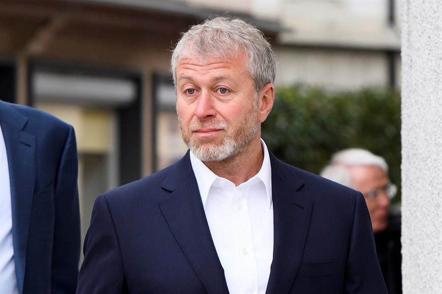 Abramovich y dos negociadores de paz sufrieron síntomas de envenenamiento tras una reunión en Kiev Abramovich y dos negociadores de paz sufrieron síntomas de envenenamiento tras una reunión en Kiev