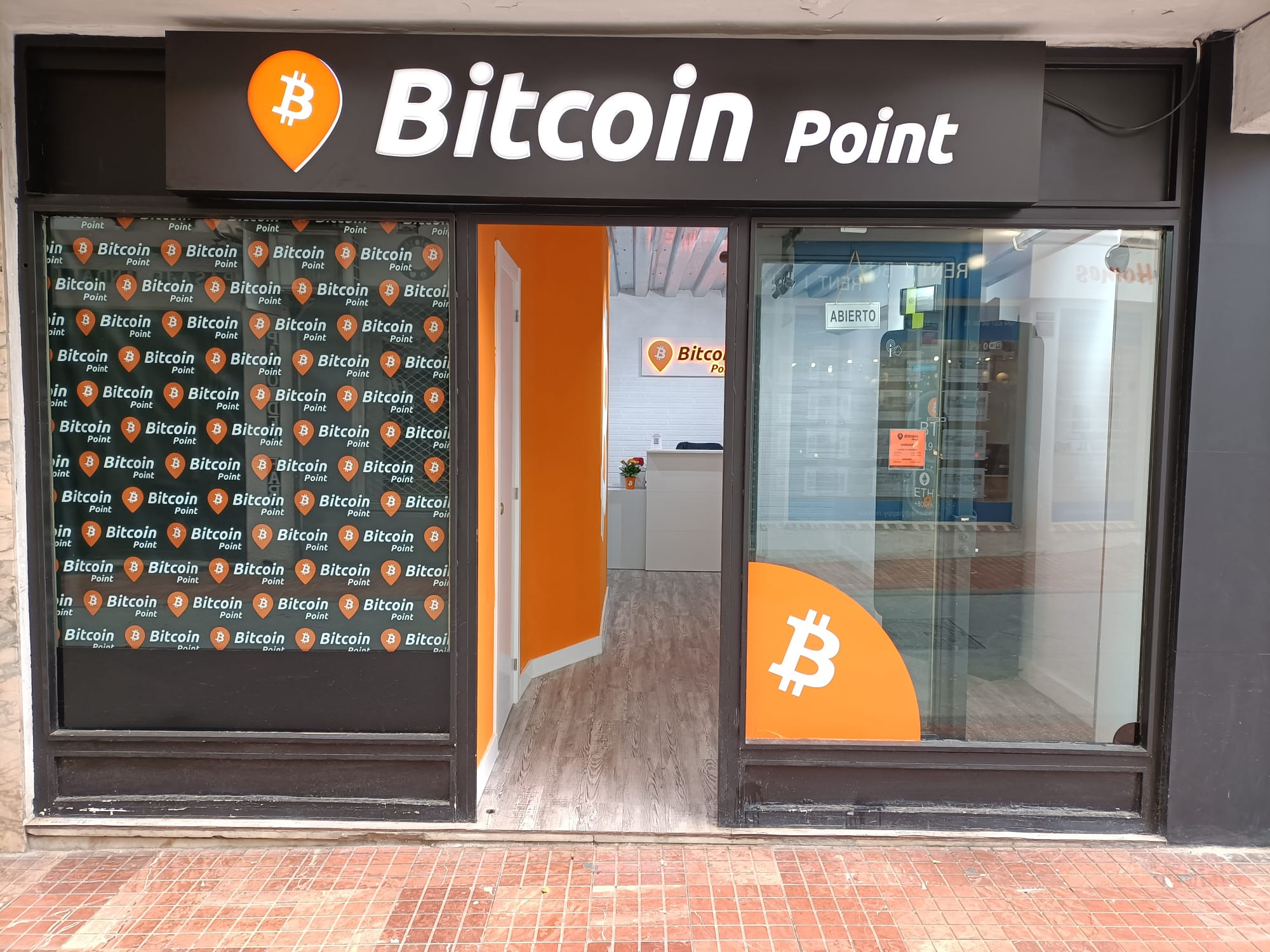 Marbella cuenta con un 'Bitcoin Point' en la calle Huerta Chica Marbella cuenta con un 'Bitcoin Point' en la calle Huerta Chica