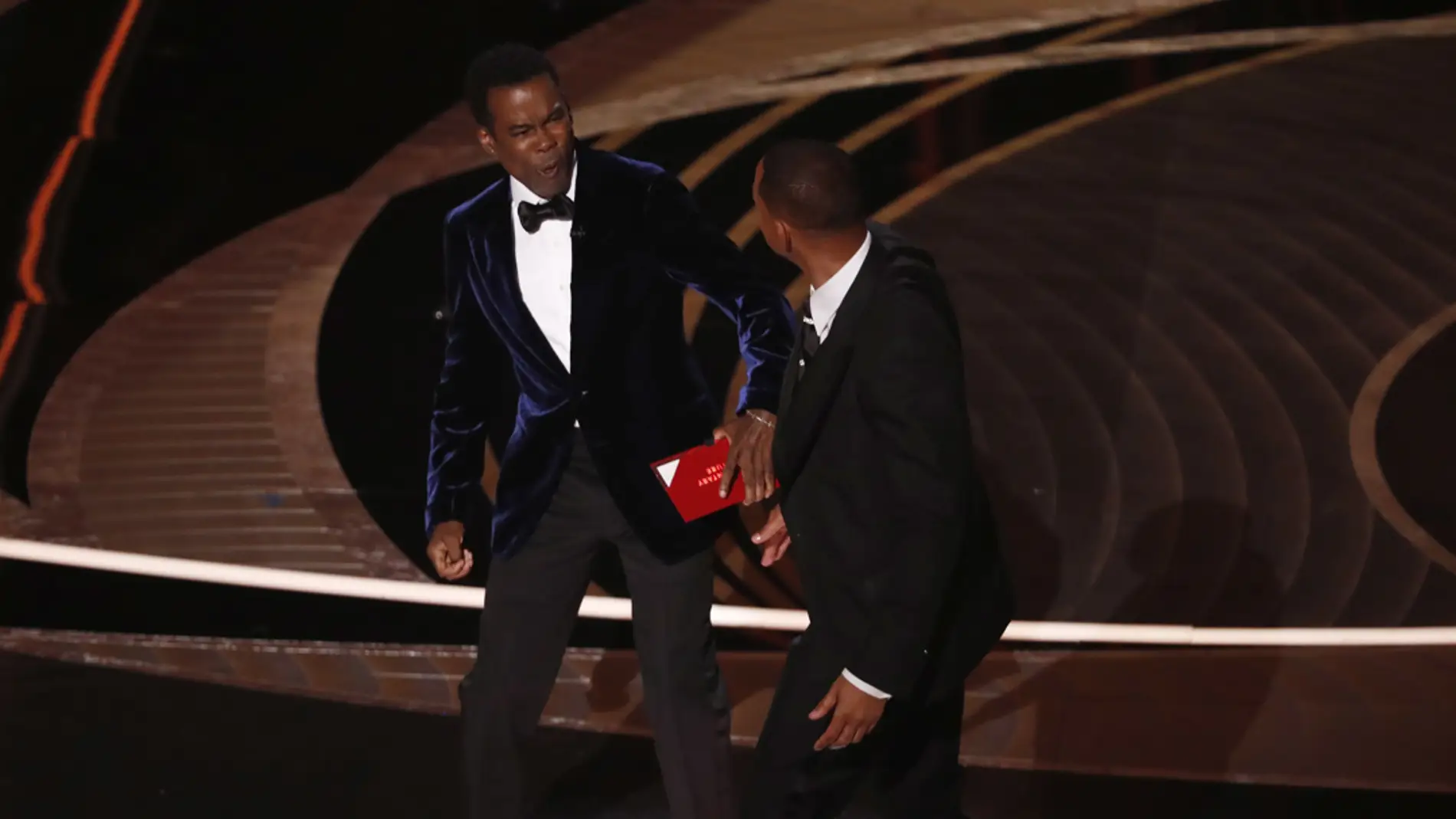Will Smith pega un puñetazo a Chris Rock en la gala de los Oscar 2022