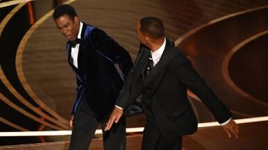 Will Smith pega un puñetazo a Chris Rock durante la gala de los Oscar 2022