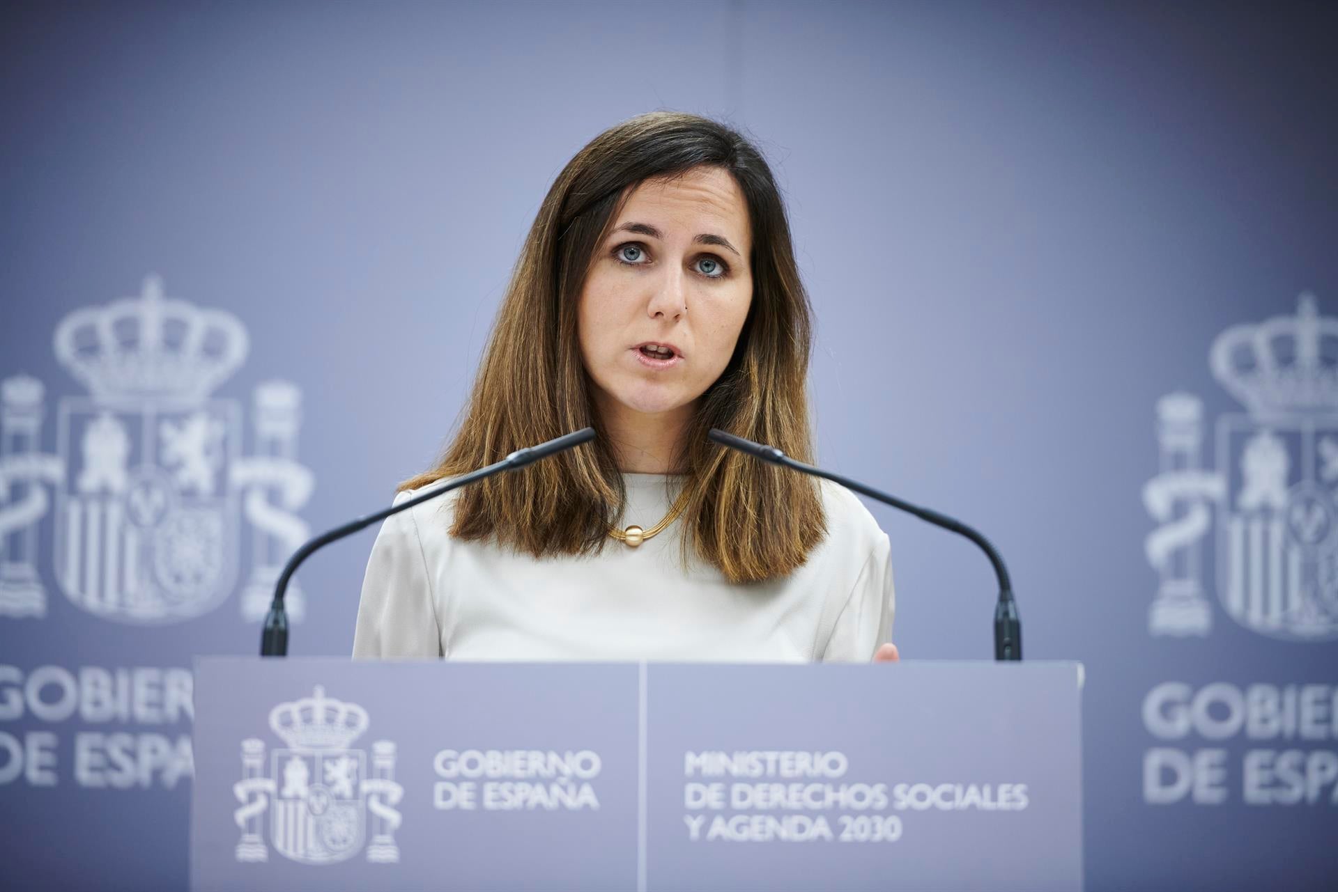 El Gobierno recortará los beneficios extraordinarios de las eléctricas El Gobierno recortará los beneficios extraordinarios de las eléctricas