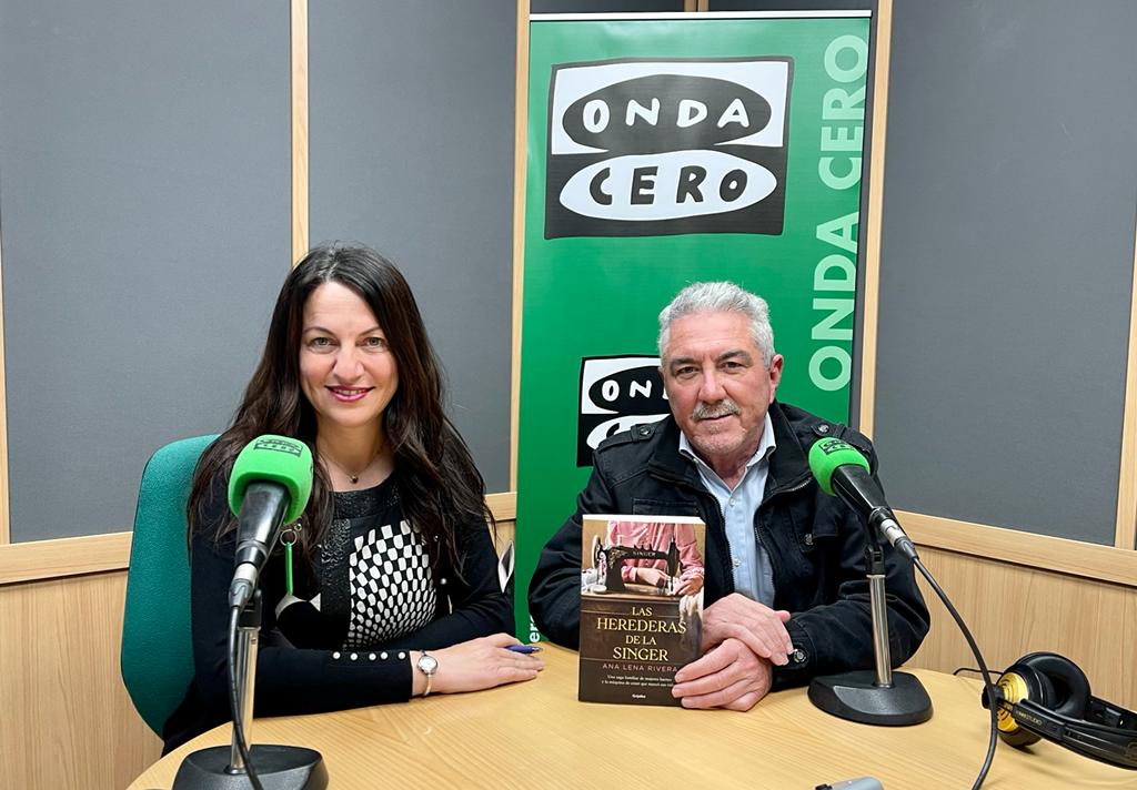 La escritora, Ana Lena, cuenta en 'Las herederas de la singer' la conmovedora historia de superación de cuatro generaciones de mujeres La escritora, Ana Lena, cuenta en 'Las herederas de la singer' la conmovedora historia de superación de cuatro generaciones de mujeres