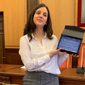 Emma S. Varela recibiendo el VII Premio a la Labor por el Comercio Justo Emma S. Varela recibiendo el VII Premio a la Labor por el Comercio Justo