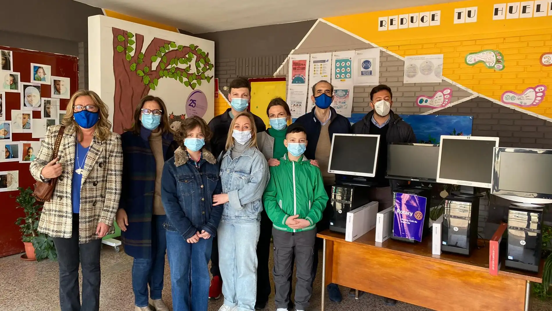 Rotary Club de Palencia dona cuatro ordenadores a las familias ucranianas acogidas en Paredes de Nava