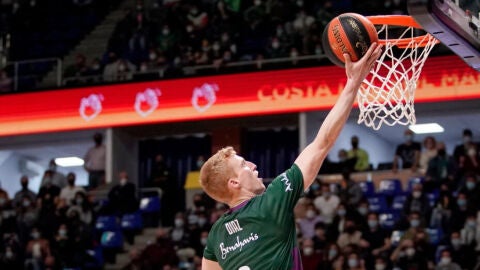 Alberto D&iacute;az frente al BIlbao Basket