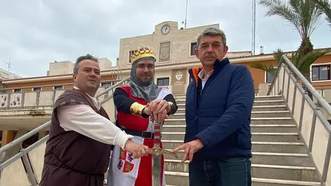 Alfonso X 'El Sabio' es recibido por el alcalde de Guardamar, José Luis Sáez rutas teatralizadas