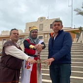 Alfonso X 'El Sabio' es recibido por el alcalde de Guardamar, José Luis Sáez Alfonso X 'El Sabio' es recibido por el alcalde de Guardamar, José Luis Sáez