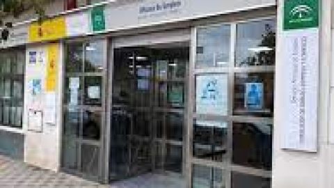 El paro deja en Andaluc&iacute;a 1.911 desempleados m&aacute;s en marzo