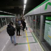 Metro de Sevilla ofrece horario ininterrumpido durante la ‘Madrugá’ en esta Semana Santa. El resto de días concluye a las dos de la madrugada