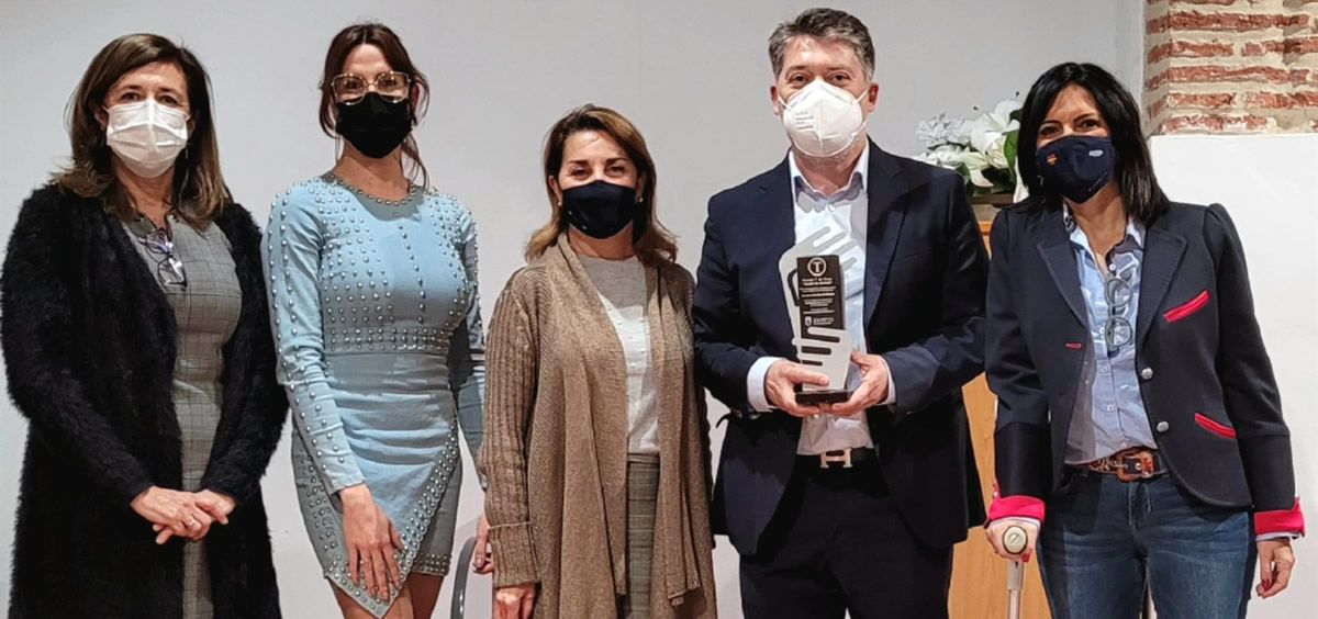 El doctor Juan Carlos Casado, galardonado por su técnica de 'feminización de la voz' El doctor Juan Carlos Casado, galardonado por su técnica de 'feminización de la voz'