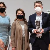 El doctor Casado de Quirónsalud Marbella recibe el premio T de Trans El doctor Casado de Quirónsalud Marbella recibe el premio T de Trans