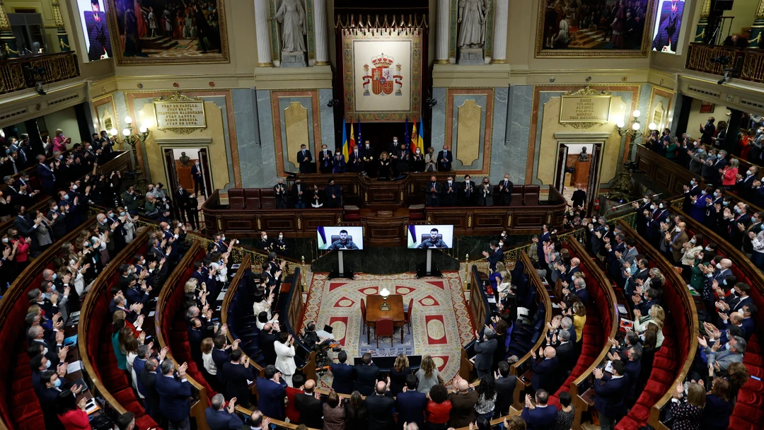 El pleno del Congreso de los Diputados, aplaude al presidente de Ucrania, Volodímir Zelensky EFE/ Chema Moya