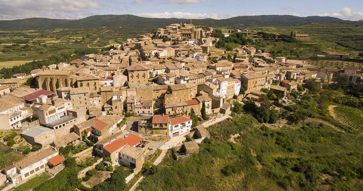 Los vecinos de San Martín de Unx restauran una antigua casa en el Ayuntamiento para acoger a una familia ucraniana Los vecinos de San Martín de Unx restauran una antigua casa en el Ayuntamiento para acoger a una familia ucraniana