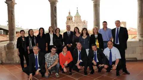 Anabel Herce (de rojo en el centro) Anabel Herce (de rojo en el centro)