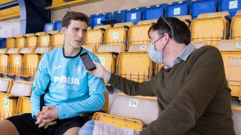 Pau Torres en la previa de la Champions