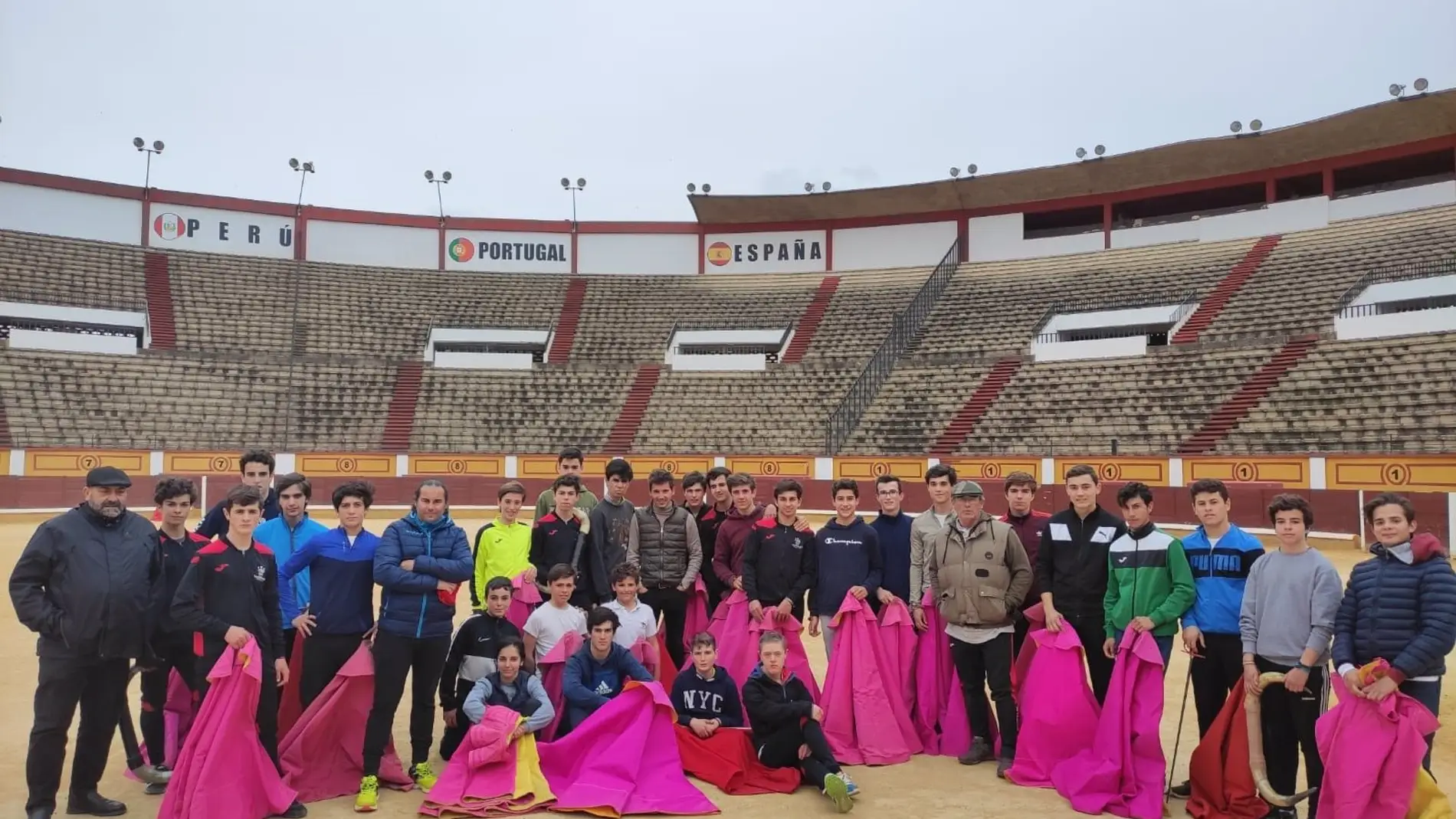 El diestro Eric Olivera se despide de la Escuela Taurina de la Diputación de Badajoz tras su debut con picadores