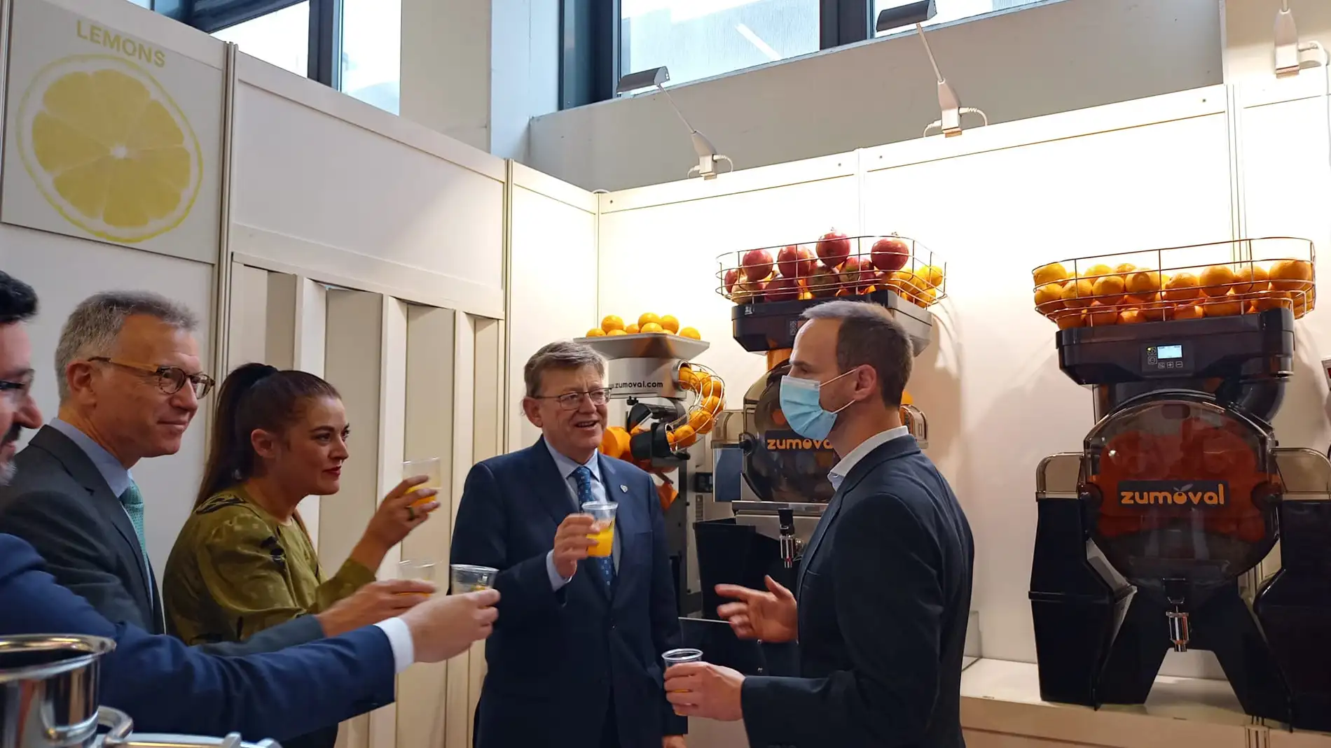 Puig durante la visita a Fruit Logistica en Berlín