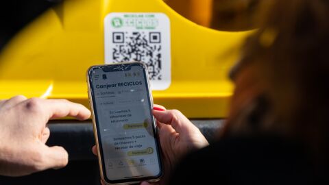 C&oacute;digos QR en los contenedores amarillos para obtener Reciclos. 