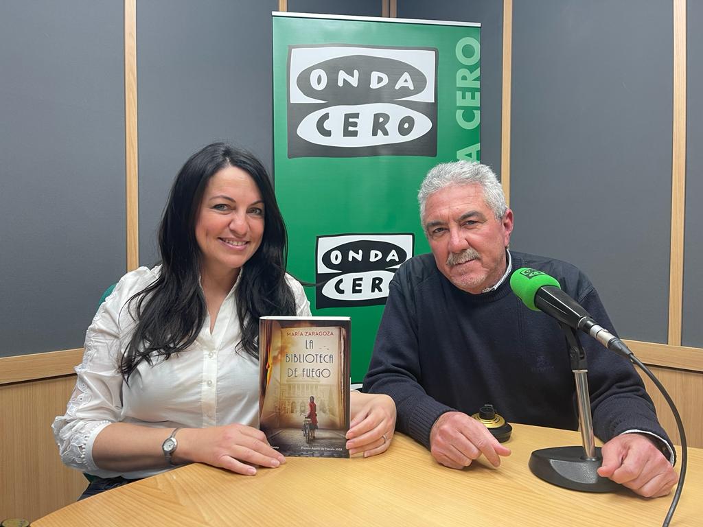María Zaragoza presenta en Más de uno Alicante 'La Biblioteca de Fuego' una historia sobre cómo salvar las ideas a través de los libros María Zaragoza presenta en Más de uno Alicante 'La Biblioteca de Fuego' una historia sobre cómo salvar las ideas a través de los libros