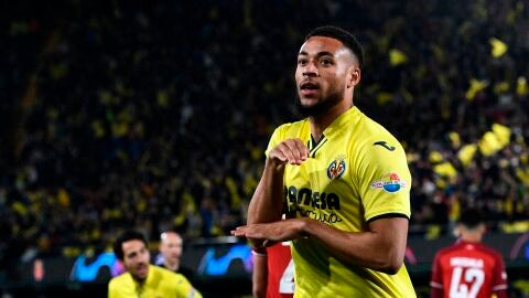 Danjuma celebrando su gol ante el Bayern